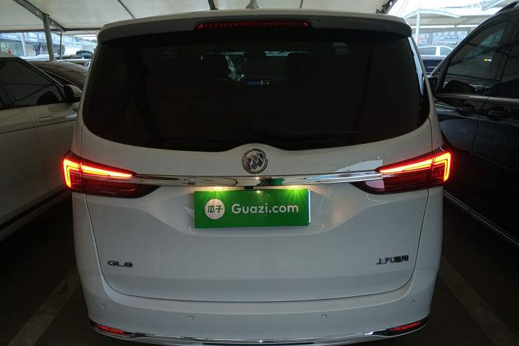 Used Buick GL8 2023 Facelifted Land Cruiser Executive Luxury Version
