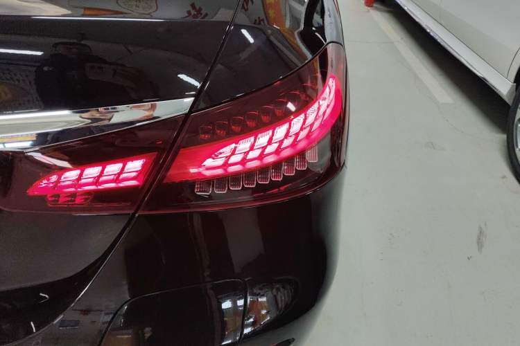 Used Mercedes-Benz E-Class New Energy 2022 Second Facelift E 350 e L Plug-in Hybrid Sedan
