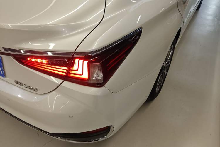 Used Lexus ES 2023 200 Excellence Edition
