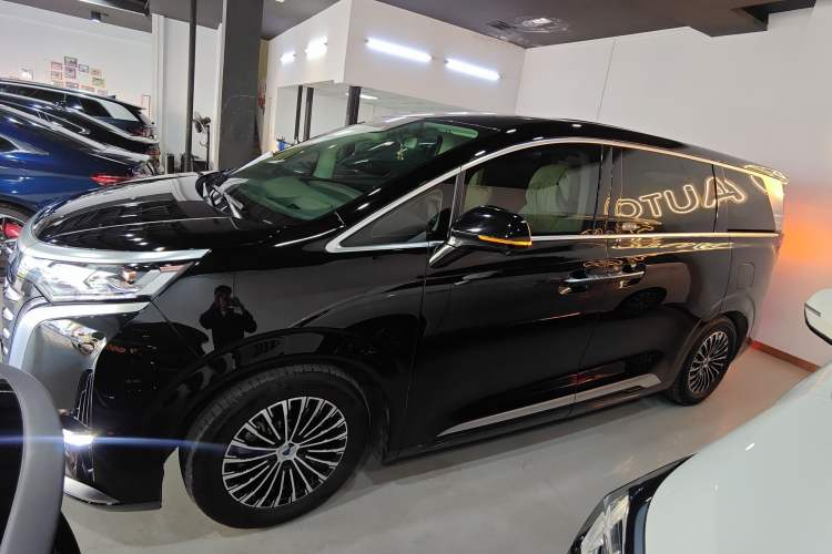 Used Denza D9 2022 DM-i 970 Four-Wheel Drive Flagship Model