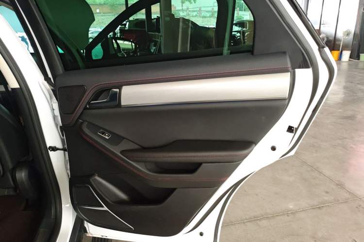 Used BYD Tang New Energy 2018 DM 2.0T All-Wheel Drive Smart Connectivity Luxury Model 7 Seats China V Emission Standard
