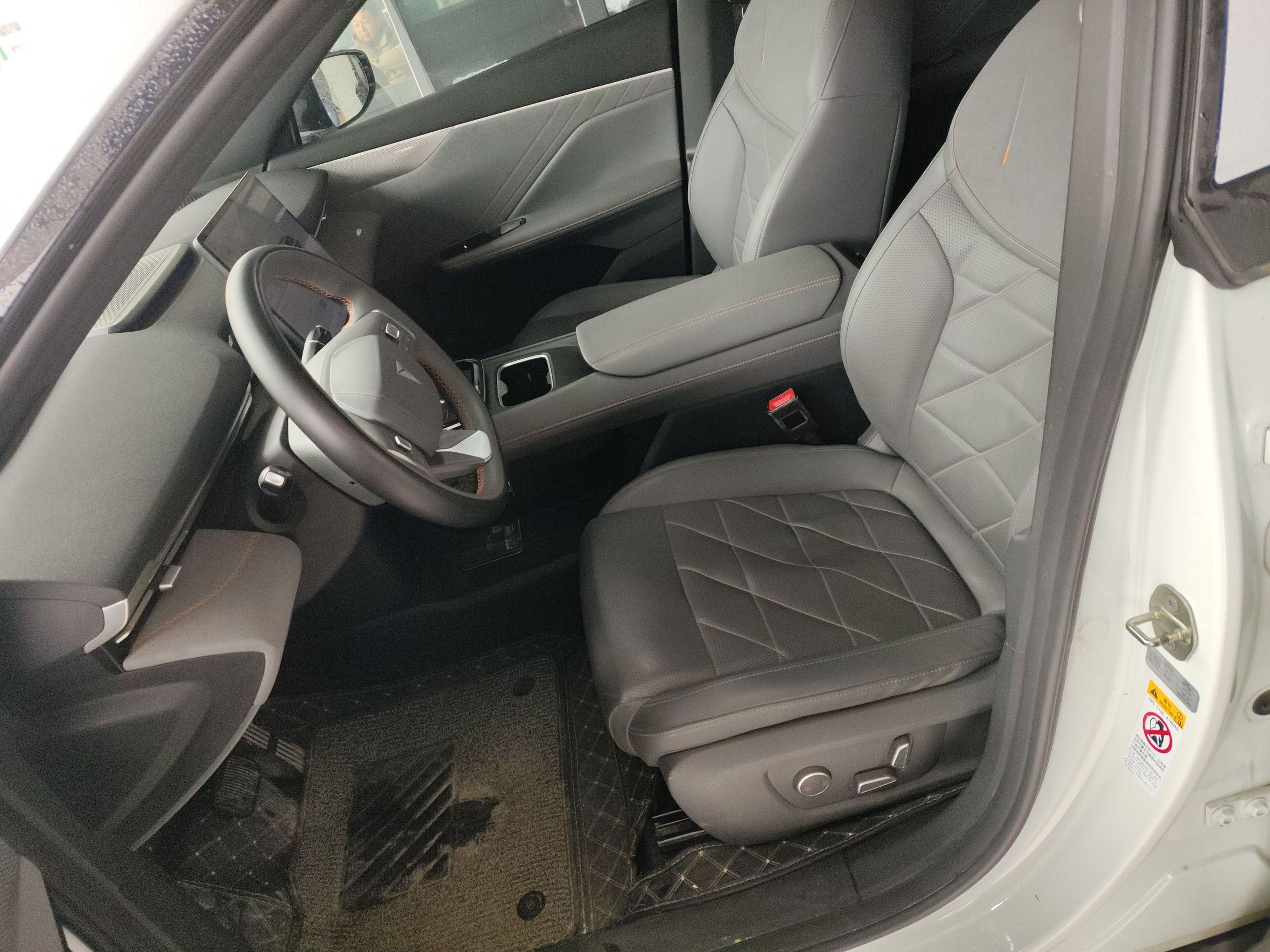 Переднее сиденье в автомобиле