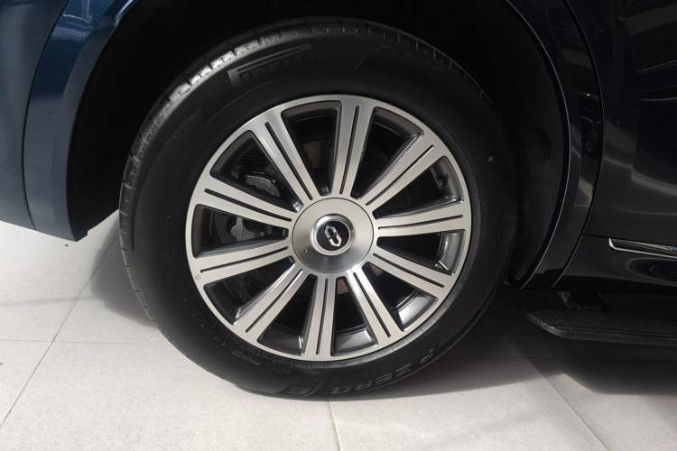 Used Hima AITO M8 2025 Extended-Range Ultra Version 53.4 kWh 6-Seater Edition