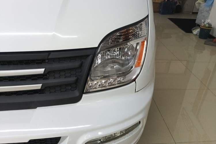 Used SAIC MAXUS Xintu V80 2021 2.0T Manual Classic Aoyuntong Short Wheelbase Mid-Height 7/8/9-Seater
