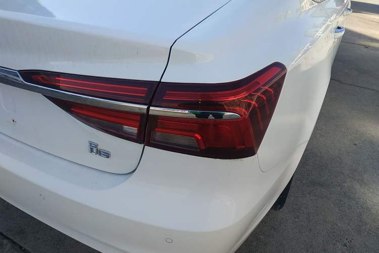 Used Roewe i6 2020 PLUS 1.6L CVT 4G Connected Glory Flagship Edition
