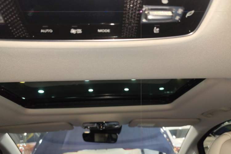 Used Roewe iMAX8 2022 400TGI Prestige Edition