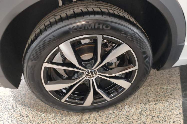 Used Volkswagen T-ROC 2023 300TSI DSG Two-Wheel-Drive Chen Guang Edition
