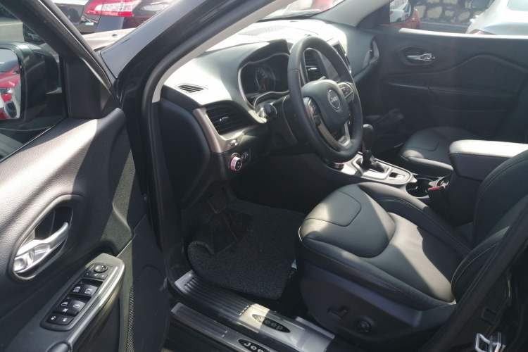 Used  Cherokee 2016 2.4L Professional Smart Version