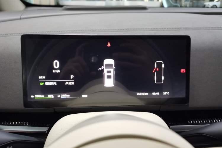 Used VOYAH Dream 2025 PHEV Four-Wheel Drive Prestige Kunpeng Edition
