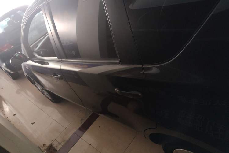 Used Nissan Livina 2010 Jingyue Edition 1.6L Manual All-Around Model
