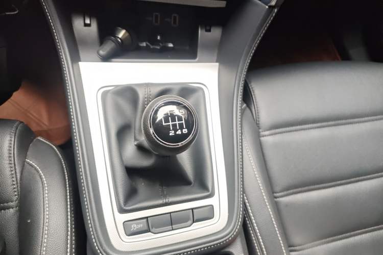 Used MG 6 2017 20T Manual Luxury Smart Connect Version China V Standard
