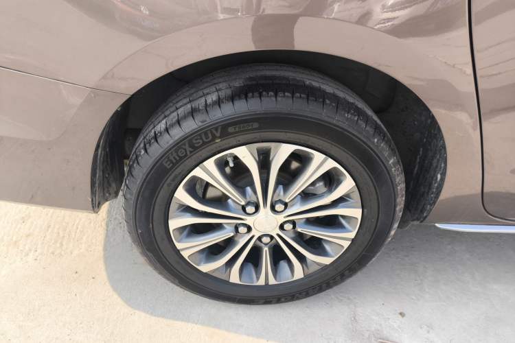 Used Buick GL8 2023 Land Executive Class Comfort Model
