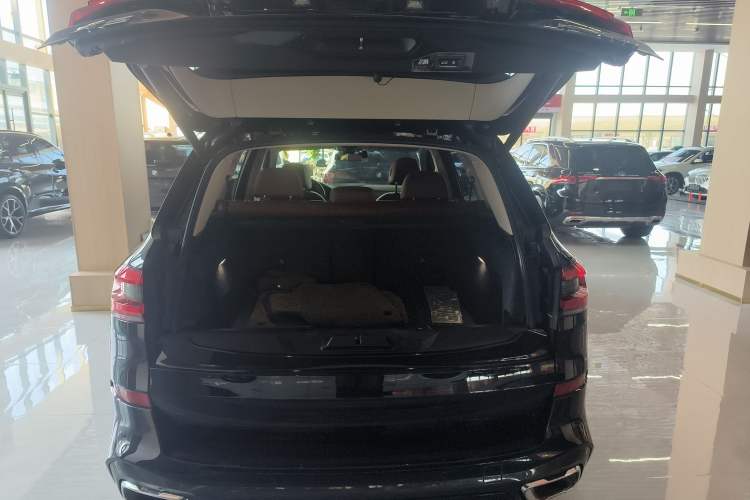 Used BMW X5 2022 Restyled xDrive 30Li Luxury Version M Sport Package
