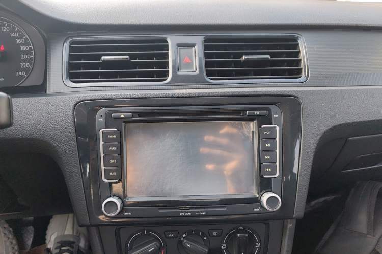 Used Volkswagen Santana 2013 1.4L Manual Fashion Edition