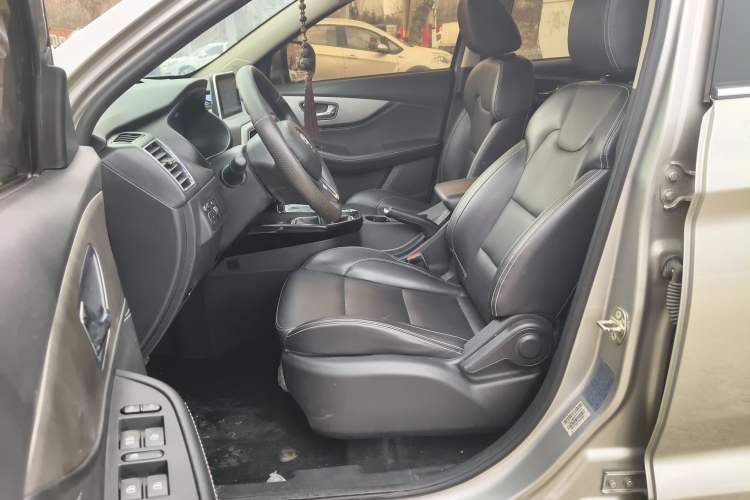 Used Dongfeng Fengon S560 2019 1.8L Manual Urban Model
