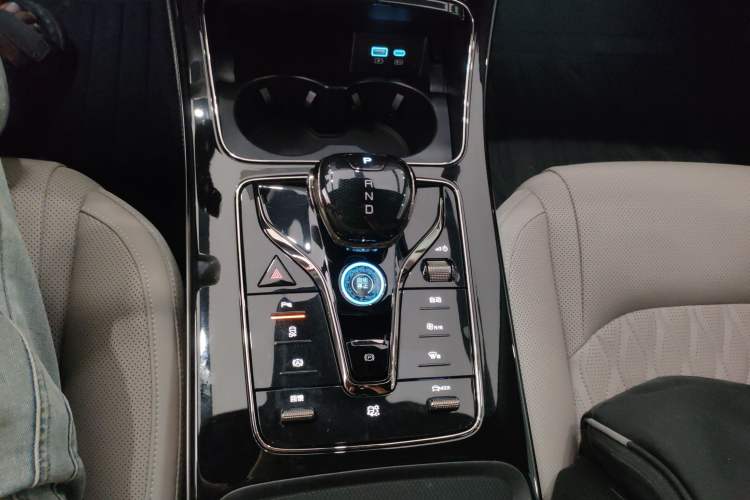 Used BYD Han 2024 EV Glory Edition 605KM Front-Wheel-Drive Premium Model
