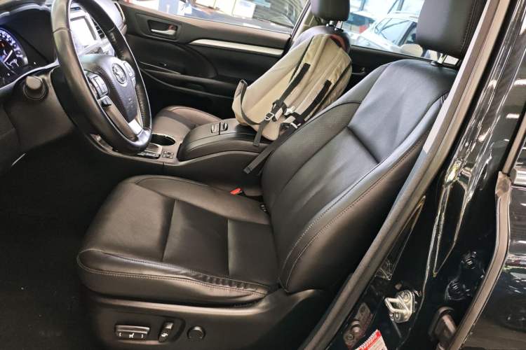 Used Toyota Highlander 2018 2.0T Four-Wheel Drive Luxury Edition 7 Seats China V Emission Standard
