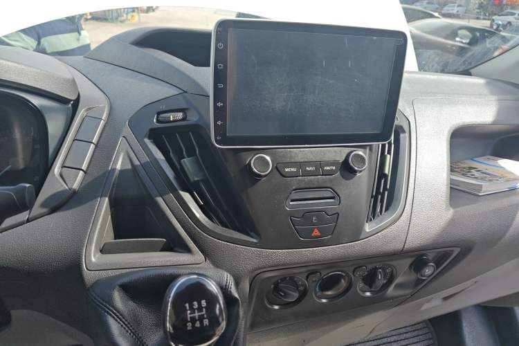 Used Ford Transit 2017 2.0T Diesel Multi-Purpose Commercial Vehicle Short Wheelbase Low Roof China V Standard
