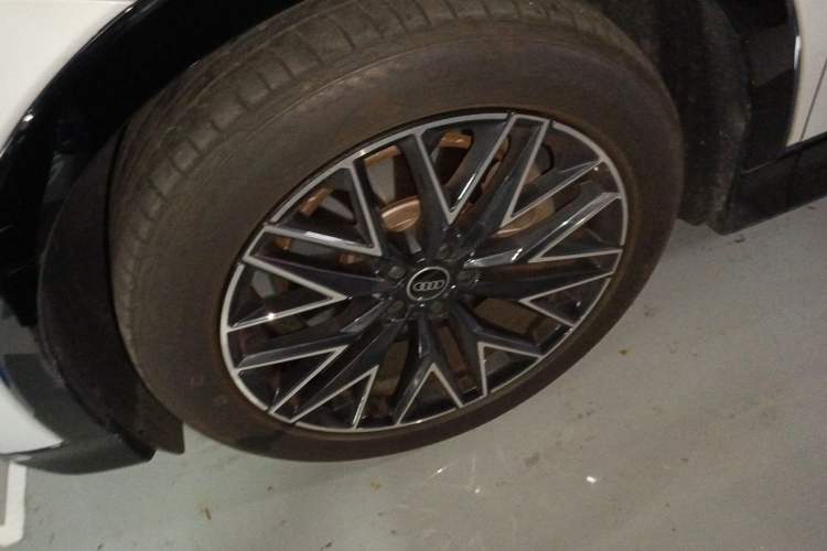 Used Audi Q5 e-tron 2022 40 e-tron Starlight Edition Mech Kit
