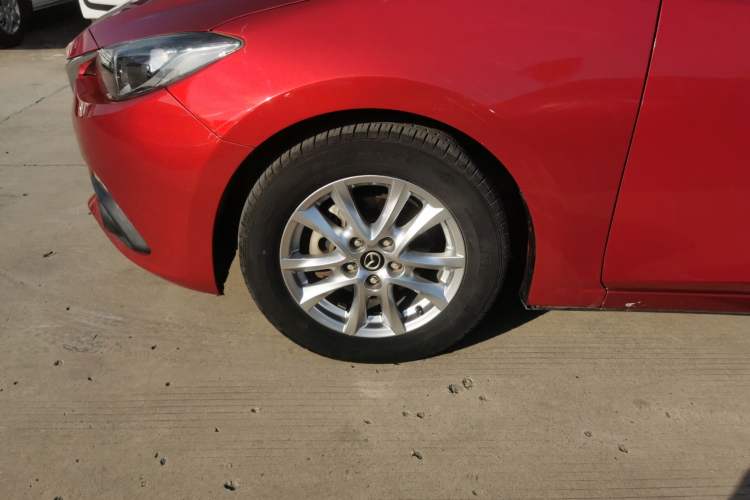 Used Mazda Mazda 3 Axela 2014 Sedan 1.5L Automatic Luxury Model