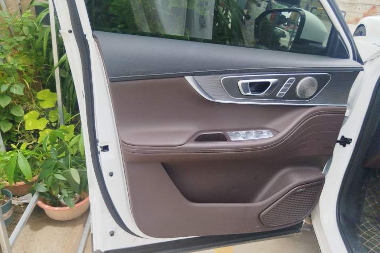 Used Chery Tiggo 8 PRO 2024 Champion Edition 390T Two-Wheel Drive Peak Version 7 Seats
