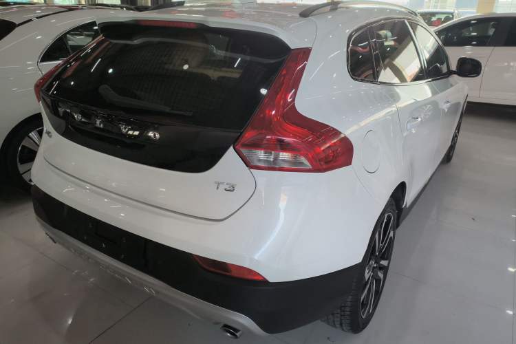Used Volvo V40 2017 Cross Country T3 Zhiya Edition