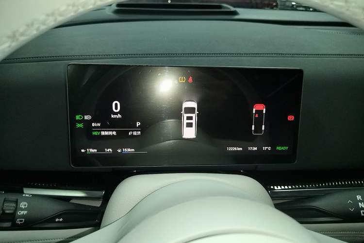 Used VOYAH Dream 2025 PHEV Four-Wheel-Drive Flagship Kunpeng Edition
