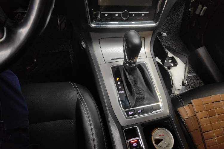 Used Roewe RX5 2016 20T Two-Wheel Drive Automatic Internet Smart Edition