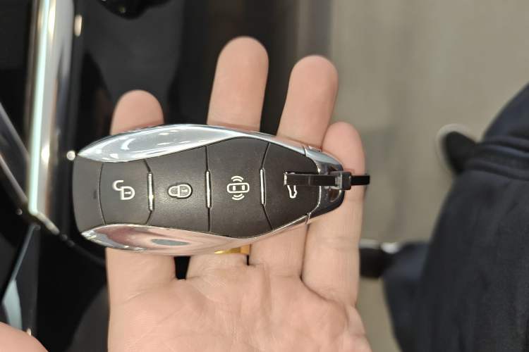 Used Hongqi H5 2024 2.0T Automatic Smart Connect Flagship Edition
