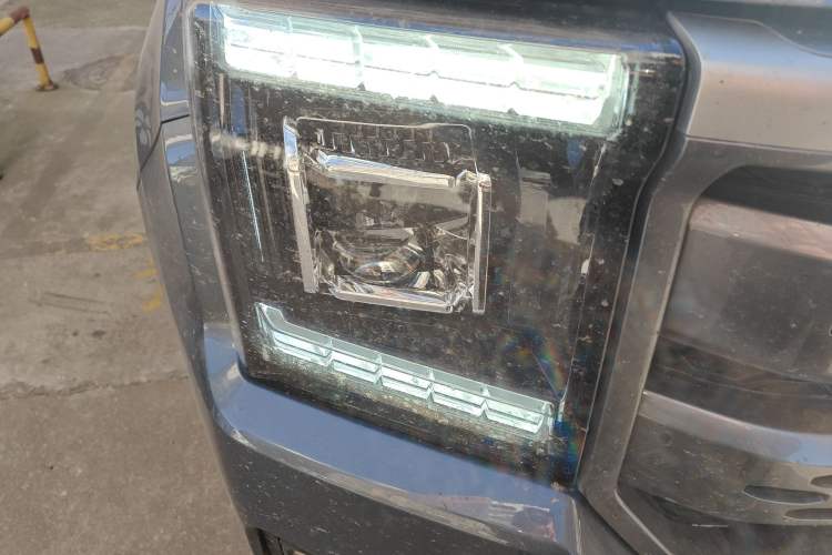 Used JMC DaDao 2023 All-Purpose Model 2.3T Diesel Manual 4x4 Standard-Wheel Comfort Edition
