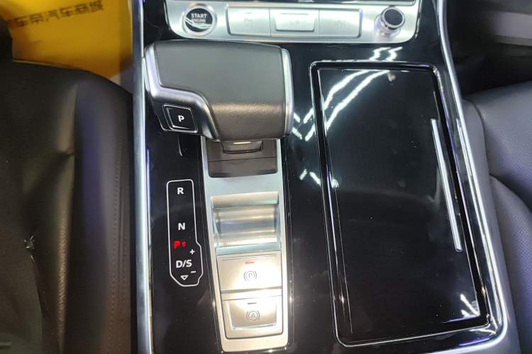 Used Audi Q7 2021 55 TFSI quattro S line Sport model
