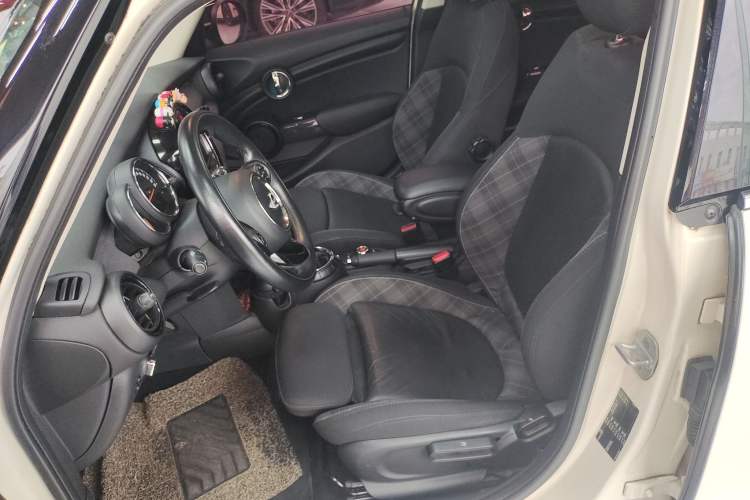 Used  MINI 2016 1.5T COOPER Five-Door Edition
