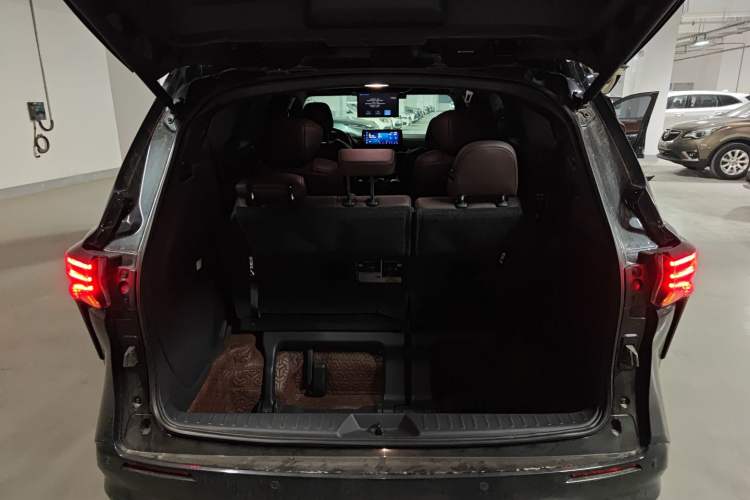 Used Toyota Sienna 2021 2.5L Hybrid Platinum Edition
