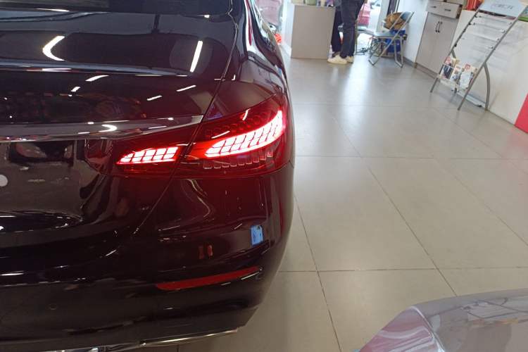 Used Mercedes-Benz E-Class 2022 Second Facelift E 300 L Sporty and Stylish Edition
