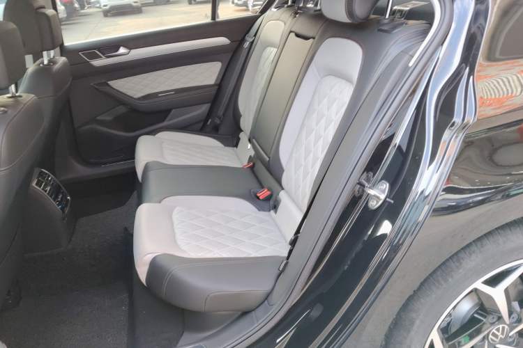 Used Volkswagen Magotan 2023 2 Million Units Commemorative Edition 330TSI DSG Luxury Version
