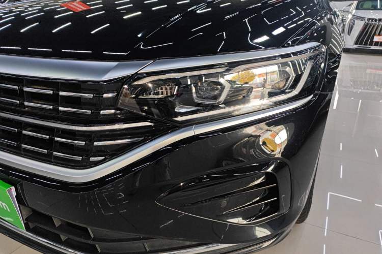 Used Volkswagen Passat 2024 380TSI Dragon Glory Edition
