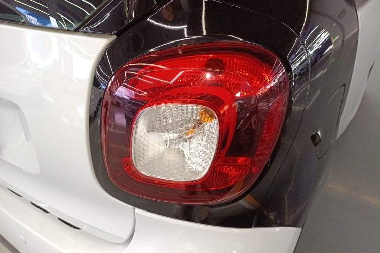 Used  fortwo 2015 1.0L 52 kW hardtop Dynamic version
