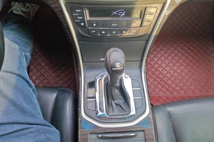 Used Changan Raeton 2014 1.8T Automatic Prestige Anniversary Edition China IV Standard
