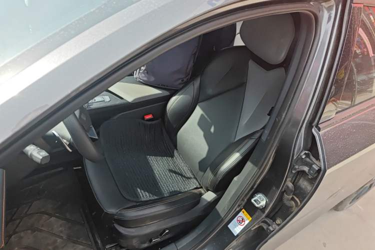 Used Changan UNI-V 2022 1.5T Prestige Version
