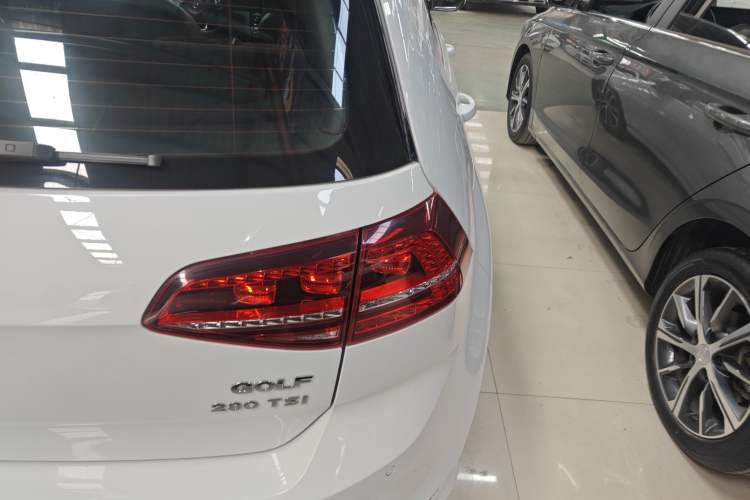 Used Volkswagen Golf 2016 1.4TSI Automatic R-Line
