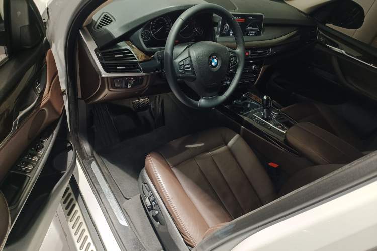 Used BMW X5 2015 xDrive28i
