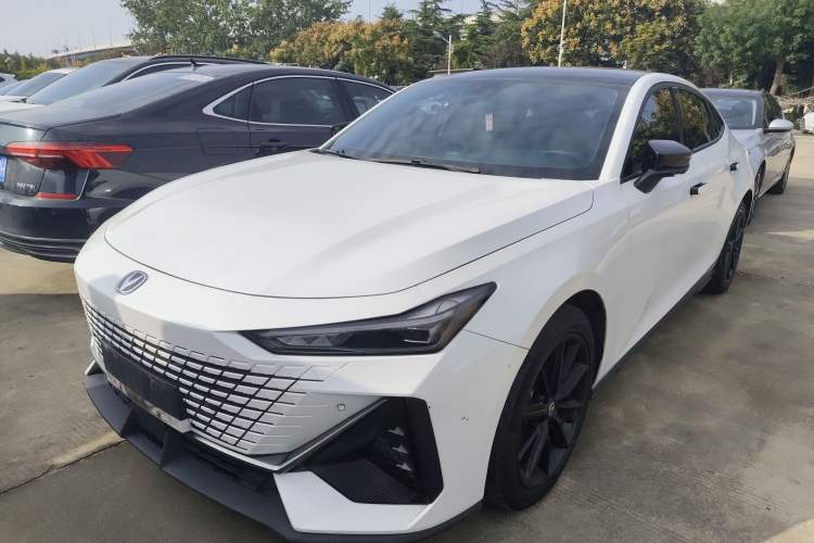 Used Changan UNI-V 2022 1.5T Prestige Version