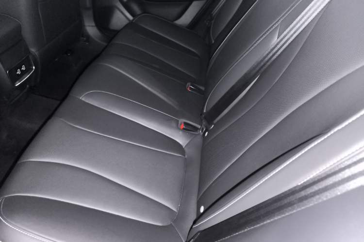 Used Roewe i5 2020 1.5L Automatic 4G Connect Luxury Flagship Edition
