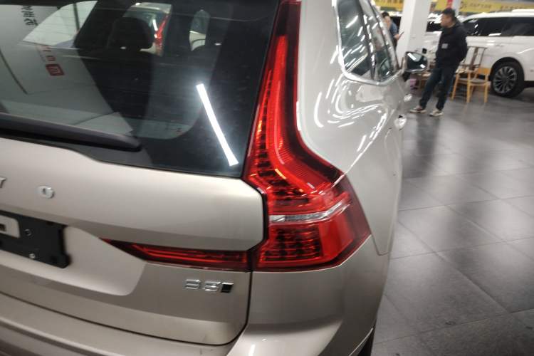 Used Volvo XC60 2025 B5 4x4 Smart Luxury Edition