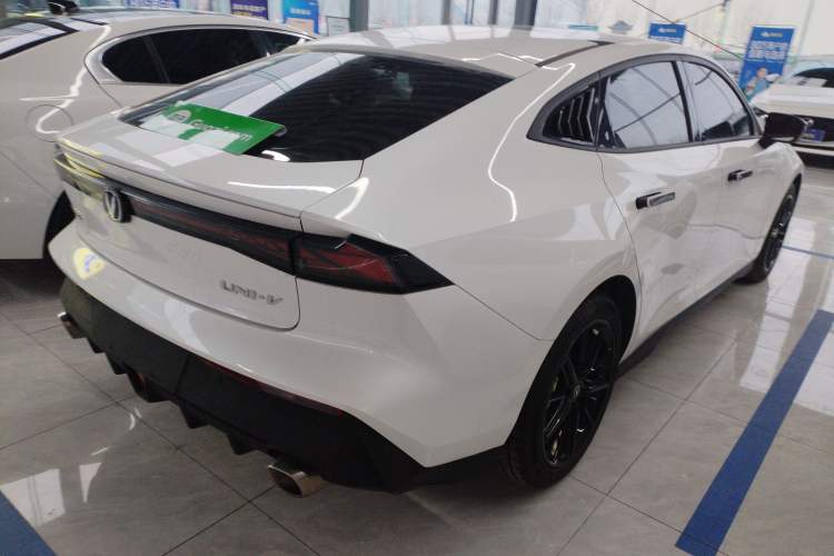 Used Changan UNI-V 2022 1.5T Prestige Version
