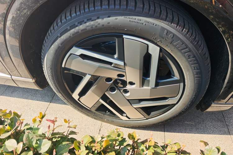 Used ONVO Luxeed L90 2025 Model—Max Six-Seater Version