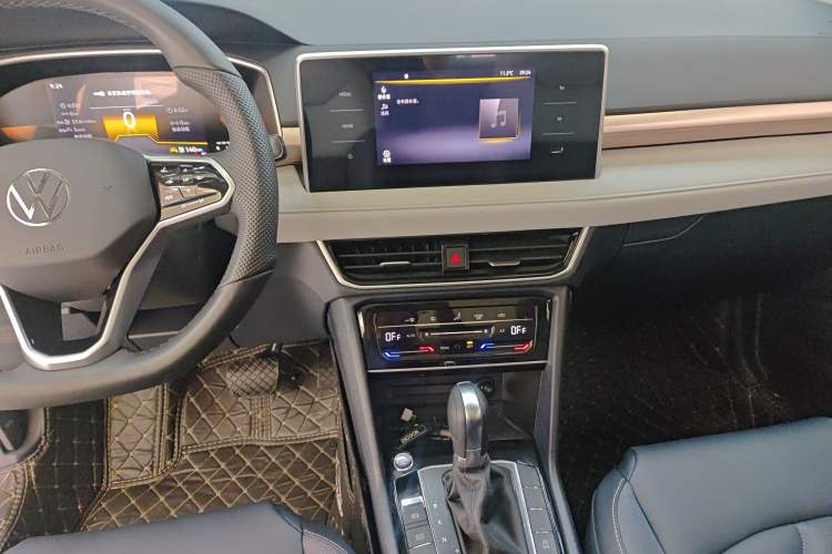 Used Volkswagen Tharu 2023 300TSI Two-Wheel-Drive Moonlight Edition
