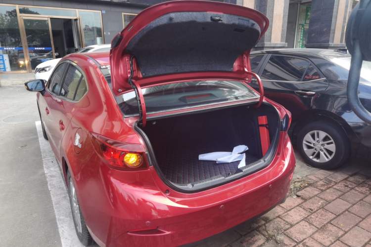 Used Mazda Mazda 3 Axela 2016 Sedan 1.5L Automatic Comfort Model
