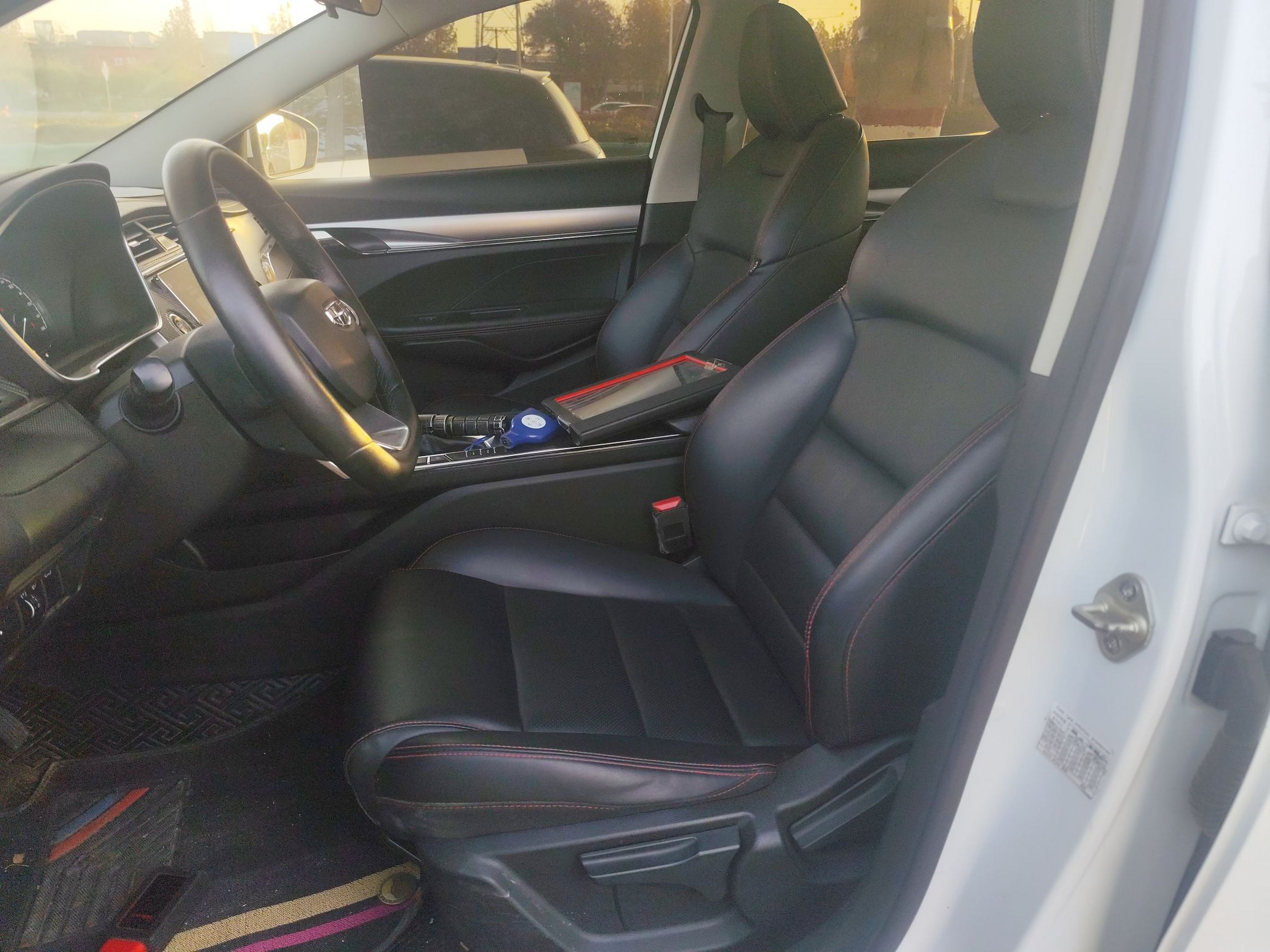 Переднее сиденье в автомобиле