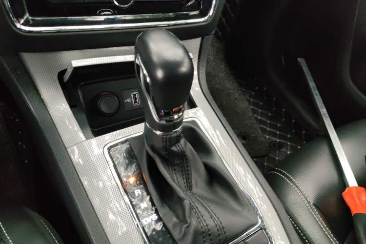 Used Roewe RX5 2019 20T Two-Wheel Drive Automatic 4G Connected Platinum Edition
